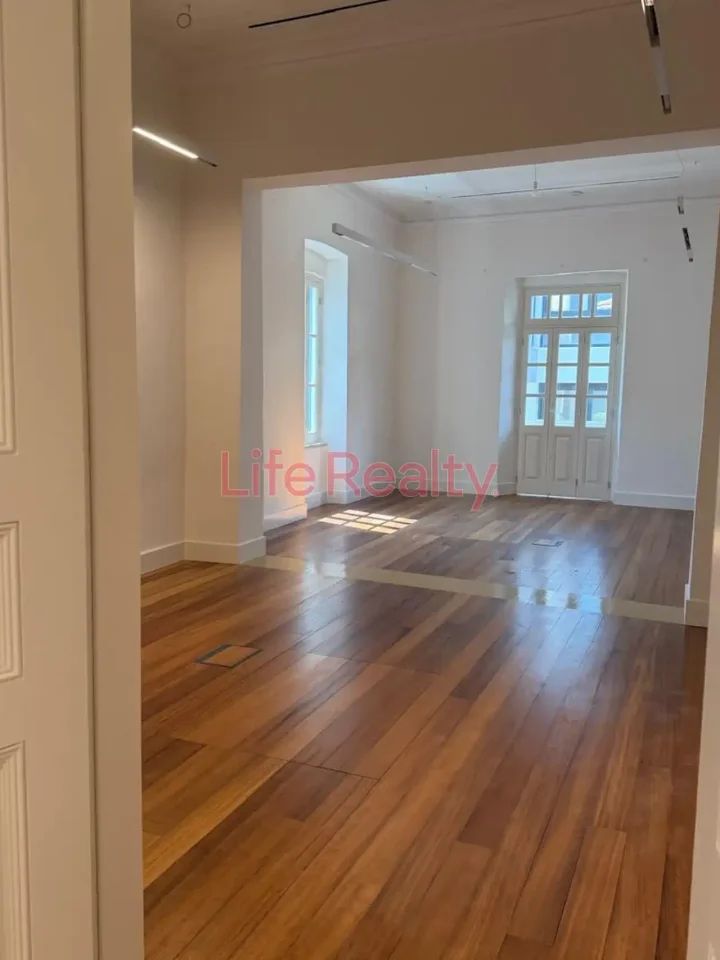 Офис 400 м² в аренду в Limassol, Historical Center