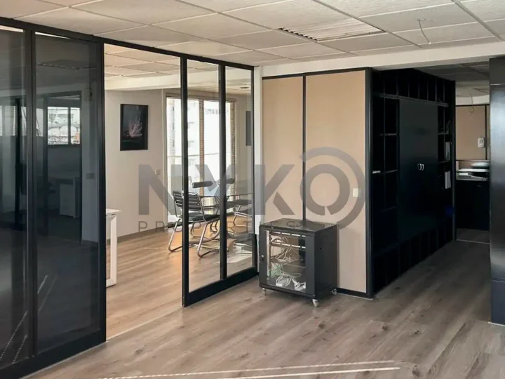 Office 180 m² for rent in Limassol, Limassol - Agia Zoni