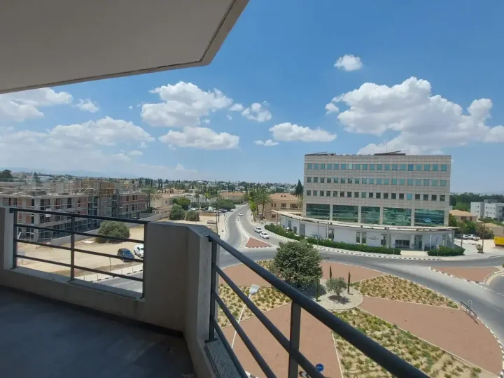 Office 240 m² for rent in Nicosia, Egkomi
