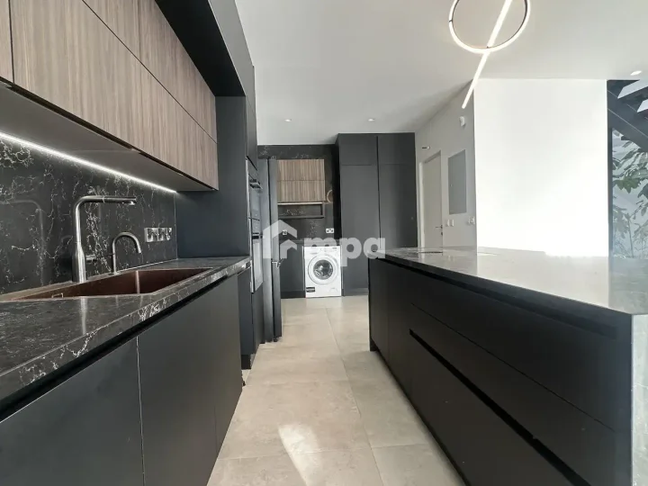 Отдельный дом в аренду 180 м² в Nicosia, Strovolos - Stavros