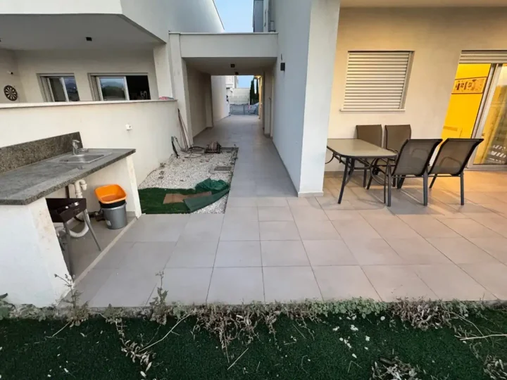 3-bedroom semi-detached house for rent 190 m² in Limassol, Kato Polemidia