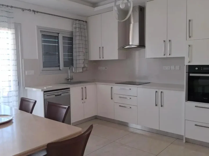 Semi-detached house for rent 185 m² in Limassol, Kato Polemidia