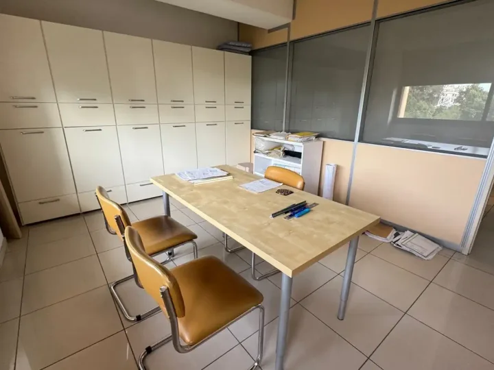 Office 165 m² for rent in Nicosia, Agioi Omologites