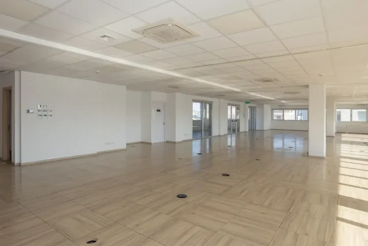 Office 500 m² for rent in Limassol, Limassol - Omonia