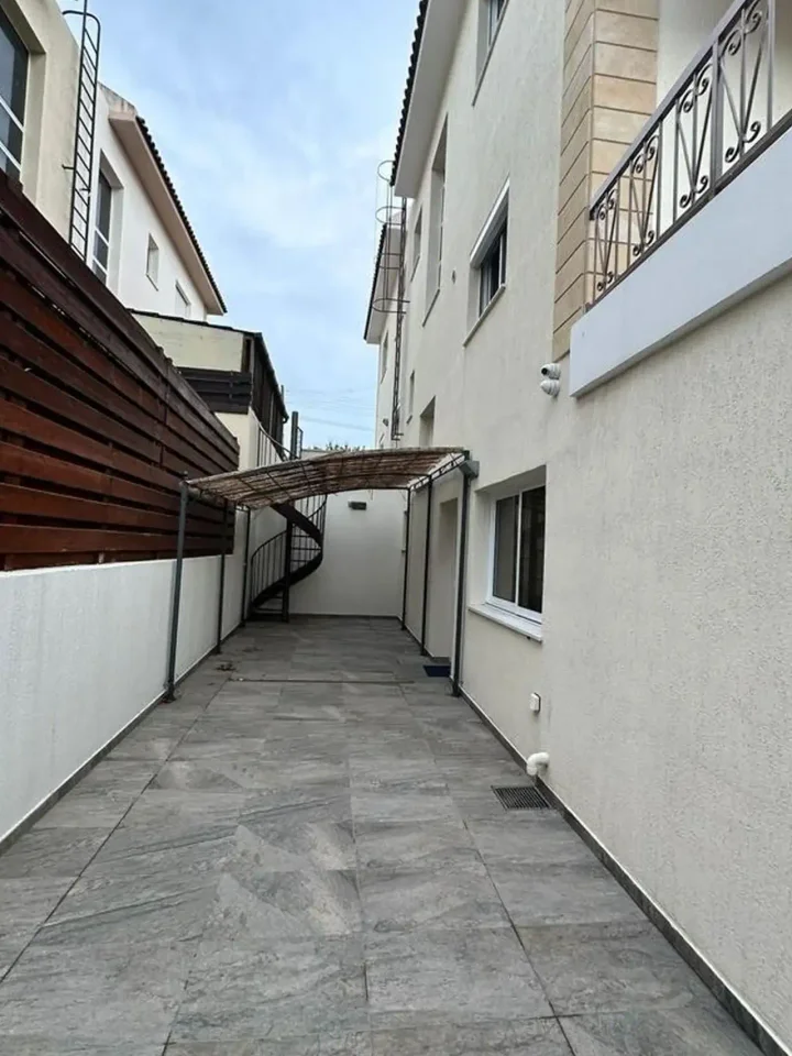 3-bedroom semi-detached house for rent 160 m² in Limassol, Germasogeia