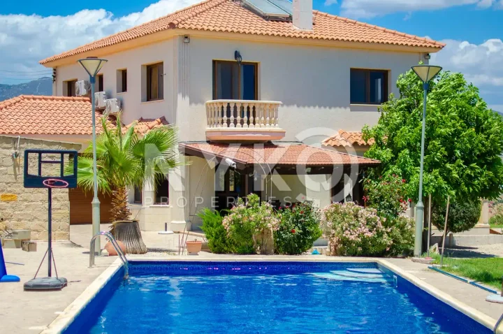 Detached house for rent 300 m² in Limassol, Parekklisia