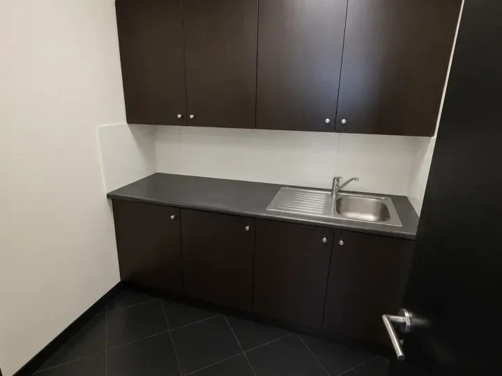 Office 460 m² for rent in Paphos, Paphos - Agios Theodoros
