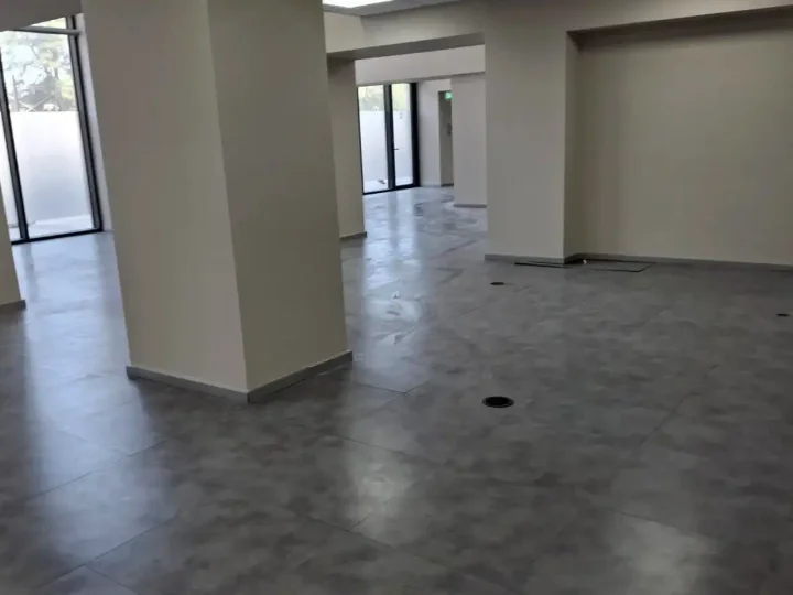 Office 370 m² for rent in Limassol, Limassol - Zakaki