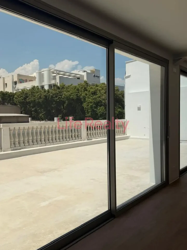Офис 400 м² в аренду в Limassol, Historical Center