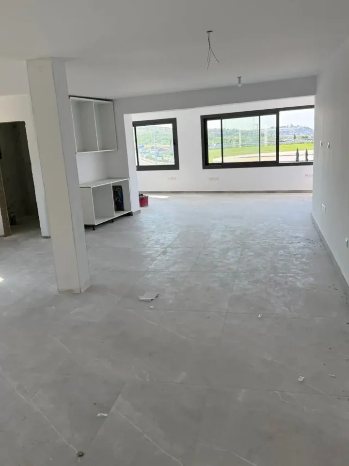 Office 95 m² for rent in Paphos, Paphos - Vasiliko