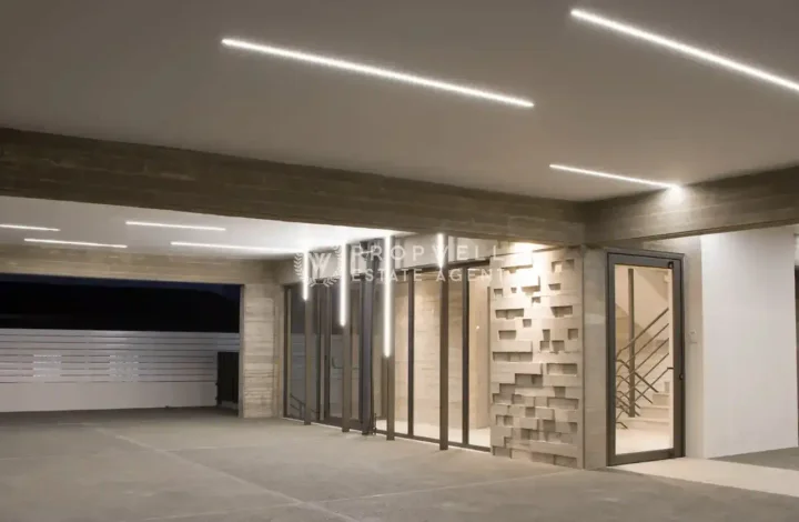 Commercial properties 1231 m² for rent in Limassol, Limassol - Zakaki