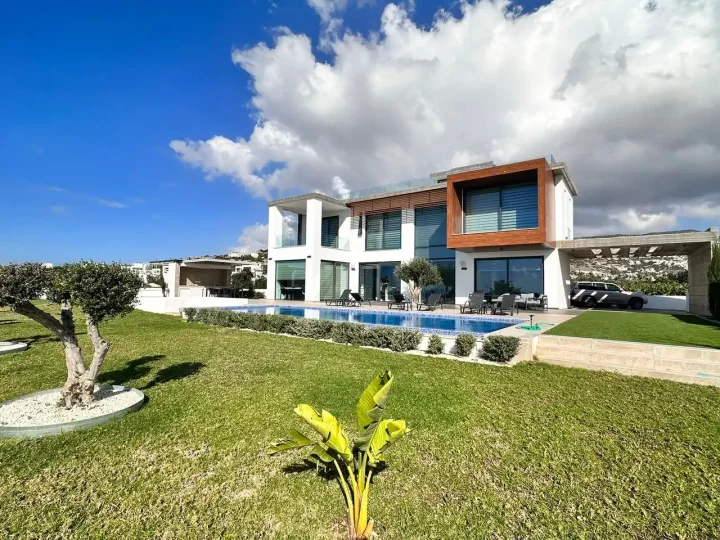 Villa for rent 350 m² in Paphos, Pegeia