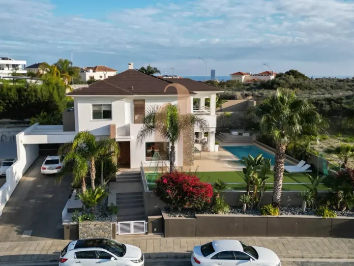 4-bedroom detached house for rent 280 m² in Limassol, Germasogeia