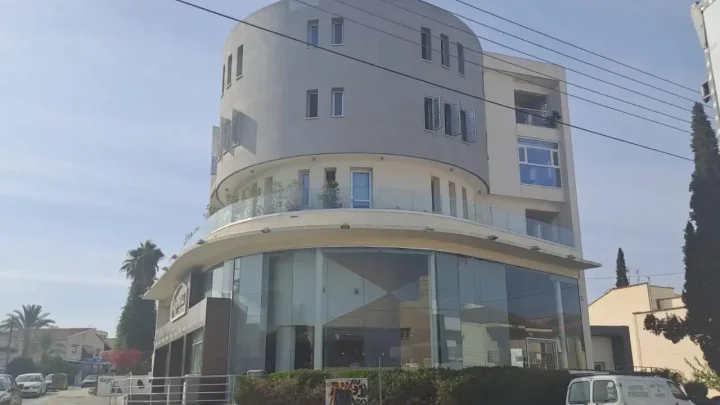 Office 120 m² for rent in Nicosia, Egkomi