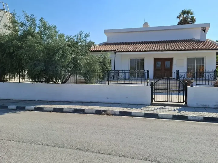 5-bedroom detached house for rent 220 m² in Larnaca, Zygi