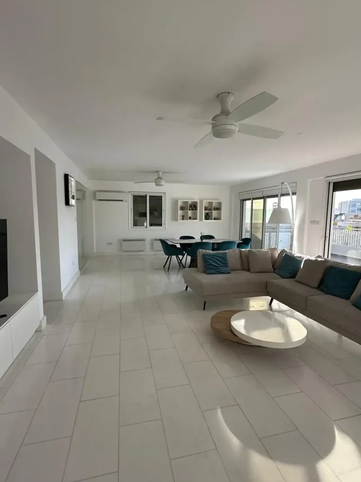 Penthouse for rent 138 m² in Paphos, Paphos - Agios Theodoros