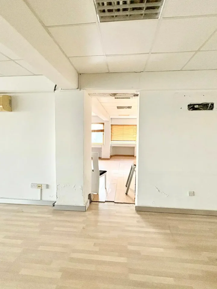 Office 177 m² for rent in Paphos, Paphos - Agios Theodoros