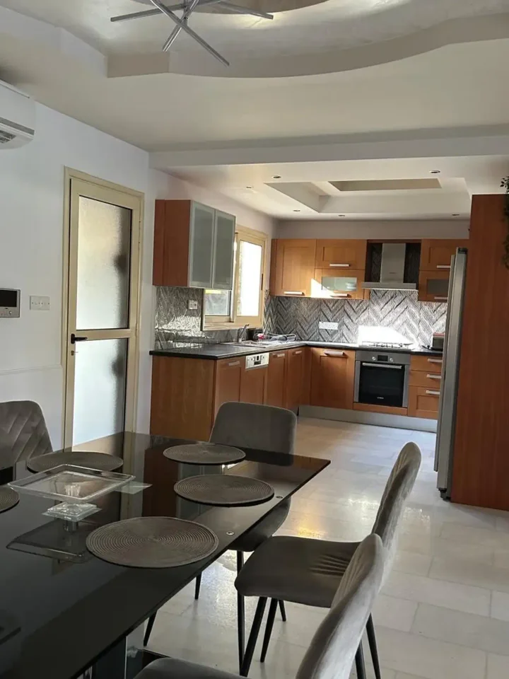 Βίλα προς ενοικίαση 400 μ² στην τοποθεσία Limassol, Potamos Germasogeias