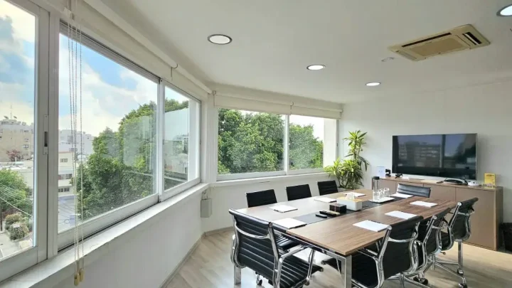 Office 214 m² for rent in Limassol, Limassol - Agia Zoni