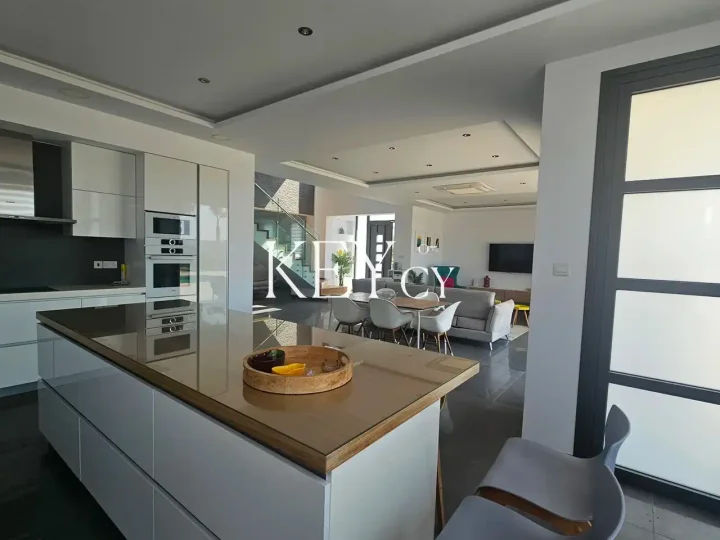 Villa for rent 330 m² in Limassol, Moni