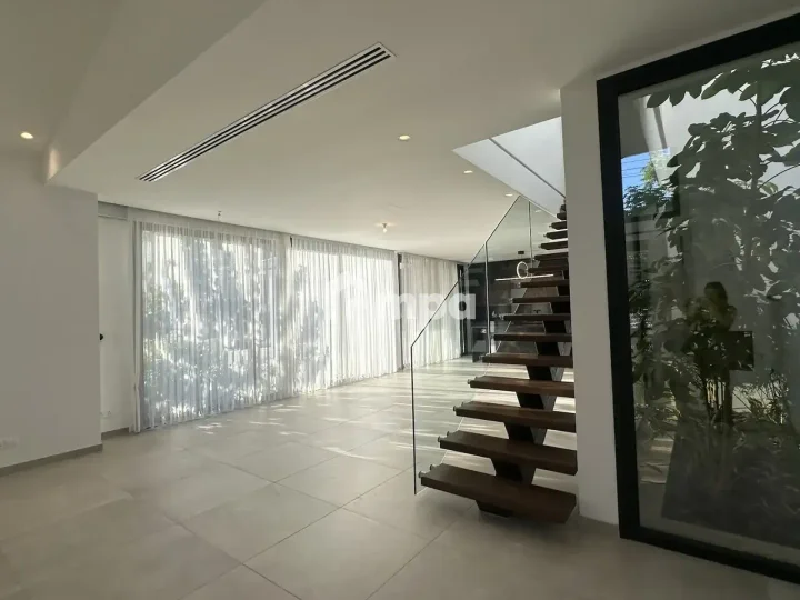 Отдельный дом в аренду 180 м² в Nicosia, Strovolos - Stavros