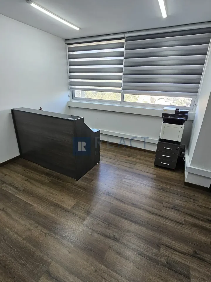 Office 65 m² for rent in Nicosia, Nicosia - Ag. Antonios