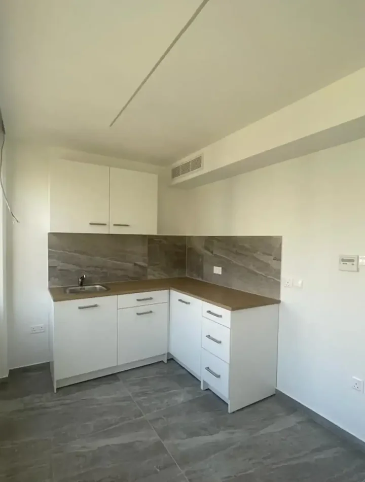 Office 250 m² for rent in Limassol, Limassol - Neapolis