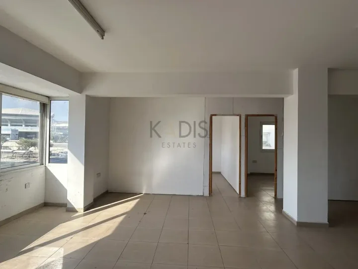 Office 250 m² for rent in Limassol, Limassol - Kapsalos