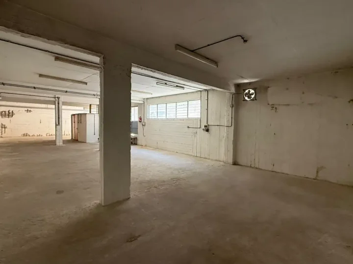 Warehouse 180 m² for rent in Limassol, Limassol - Omonia