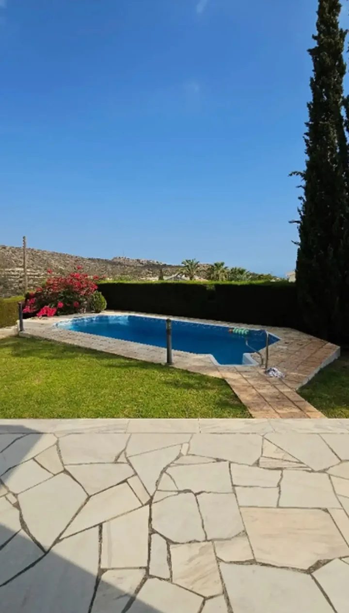 4-bedroom villa for rent 300 m² in Limassol, Palodeia