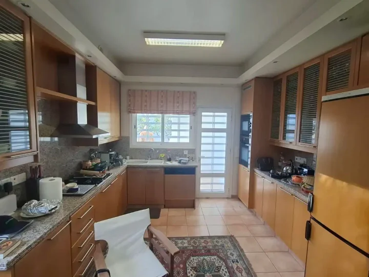 4-bedroom detached house for rent 220 m² in Limassol, Limassol - Kapsalos