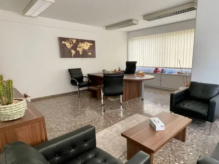 Office 250 m² for rent in Limassol, Limassol - Agios Nicolaos