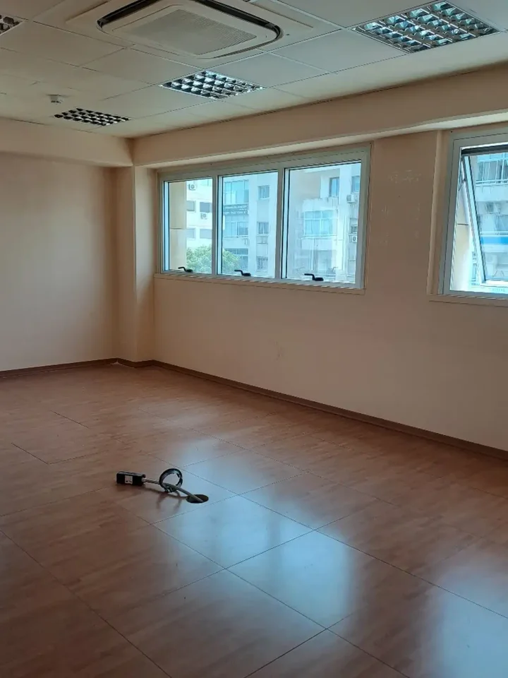 Office 242 m² for rent in Limassol, Limassol - Agios Nicolaos