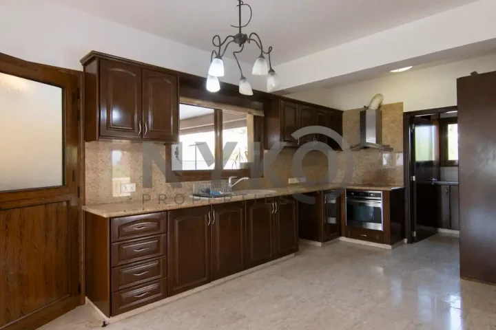 Detached house for rent 300 m² in Limassol, Parekklisia