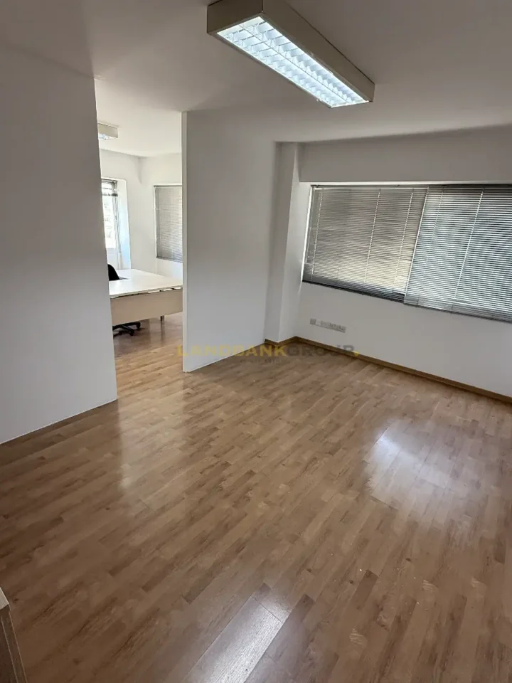 Office 160 m² for rent in Nicosia, Agioi Omologites