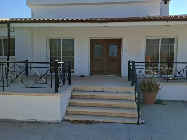 5-bedroom detached house for rent 220 m² in Larnaca, Zygi