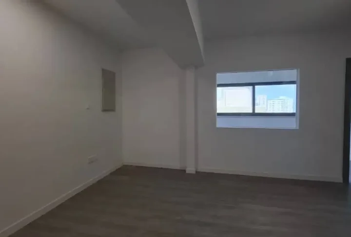 Office 95 m² for rent in Nicosia, Nicosia - Trypiotis