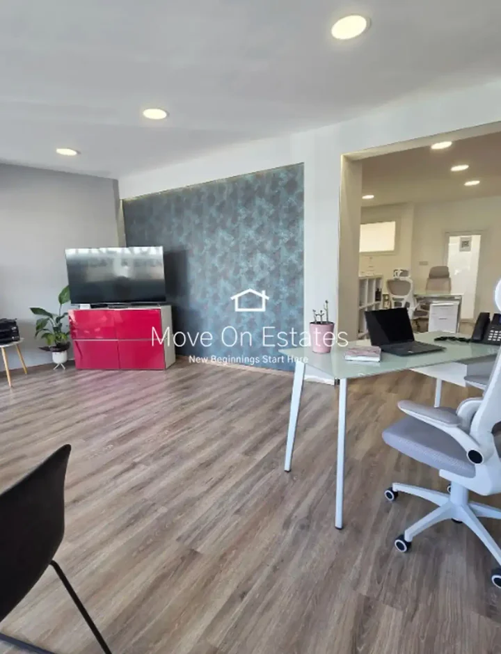Office 23 m² for rent in Larnaca, Larnaka - Skala