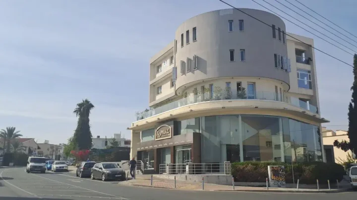 Office 120 m² for rent in Nicosia, Egkomi