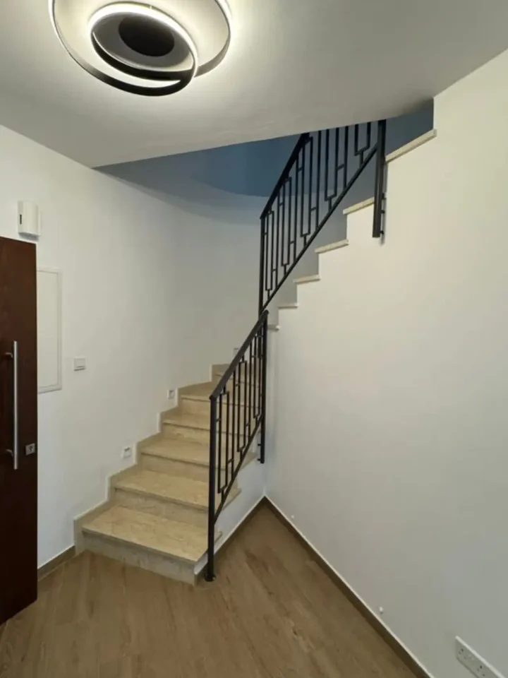 3-bedroom apartments for rent 246 m² in Paphos, Paphos - Anavargos