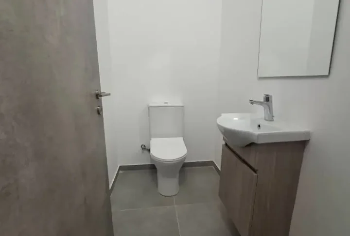 Office 95 m² for rent in Nicosia, Nicosia - Trypiotis