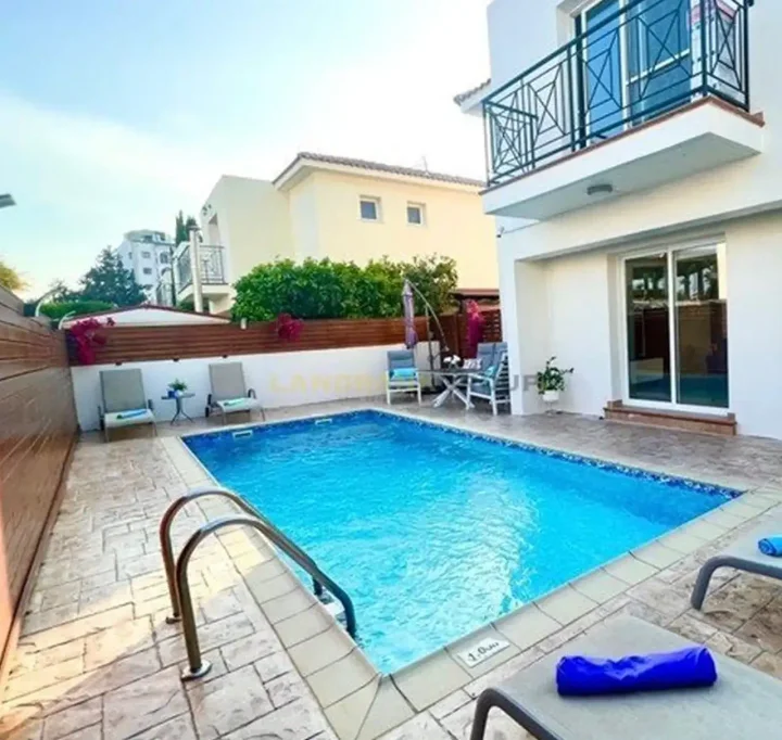 3-bedroom semi-detached house for rent 124 m² in Famagusta, Pernera