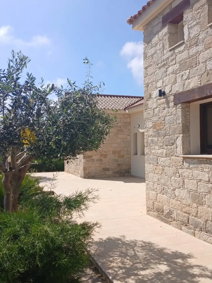 3-bedroom detached house for rent 145 m² in Limassol, Foinikaria