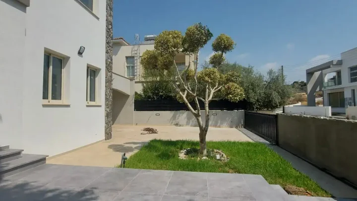 5-bedroom detached house for rent 200 m² in Limassol, Agios Tychon