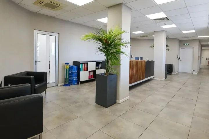 Office 1000 m² for rent in Limassol, Limassol - Kapsalos