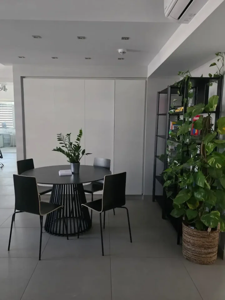 Office 215 m² for rent in Limassol, Limassol - Mesa Geitonia