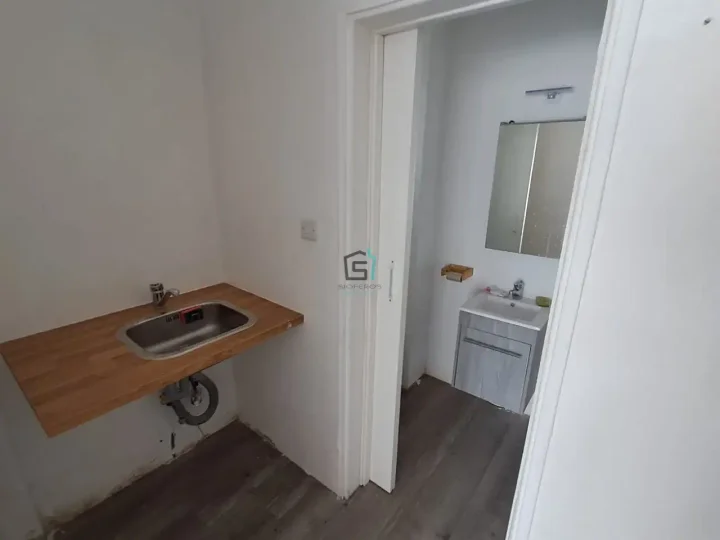 Trading area 35 m² for rent in Limassol, Limassol - Neapolis