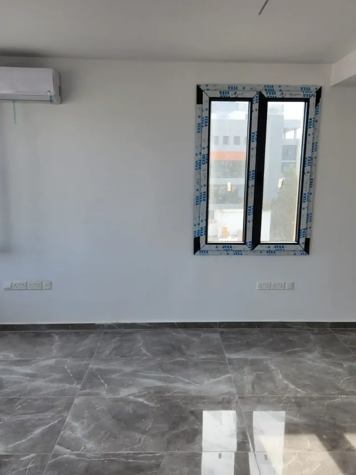 Office 430 m² for rent in Limassol, Limassol - Agia Zoni