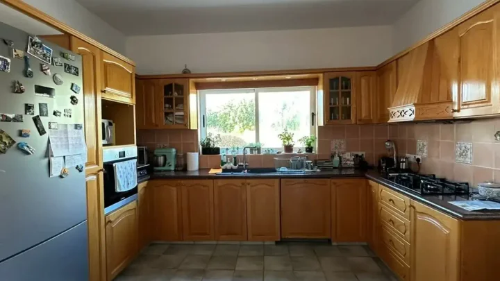 Detached house for rent 250 m² in Paphos, Armou