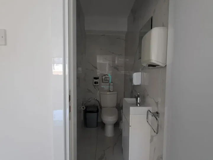 Office 120 m² for rent in Limassol, Limassol - Agia Zoni